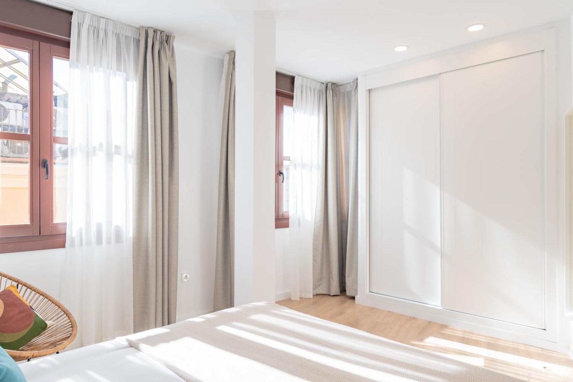 Feelathome Atarazanas Apartments Малага Экстерьер фото