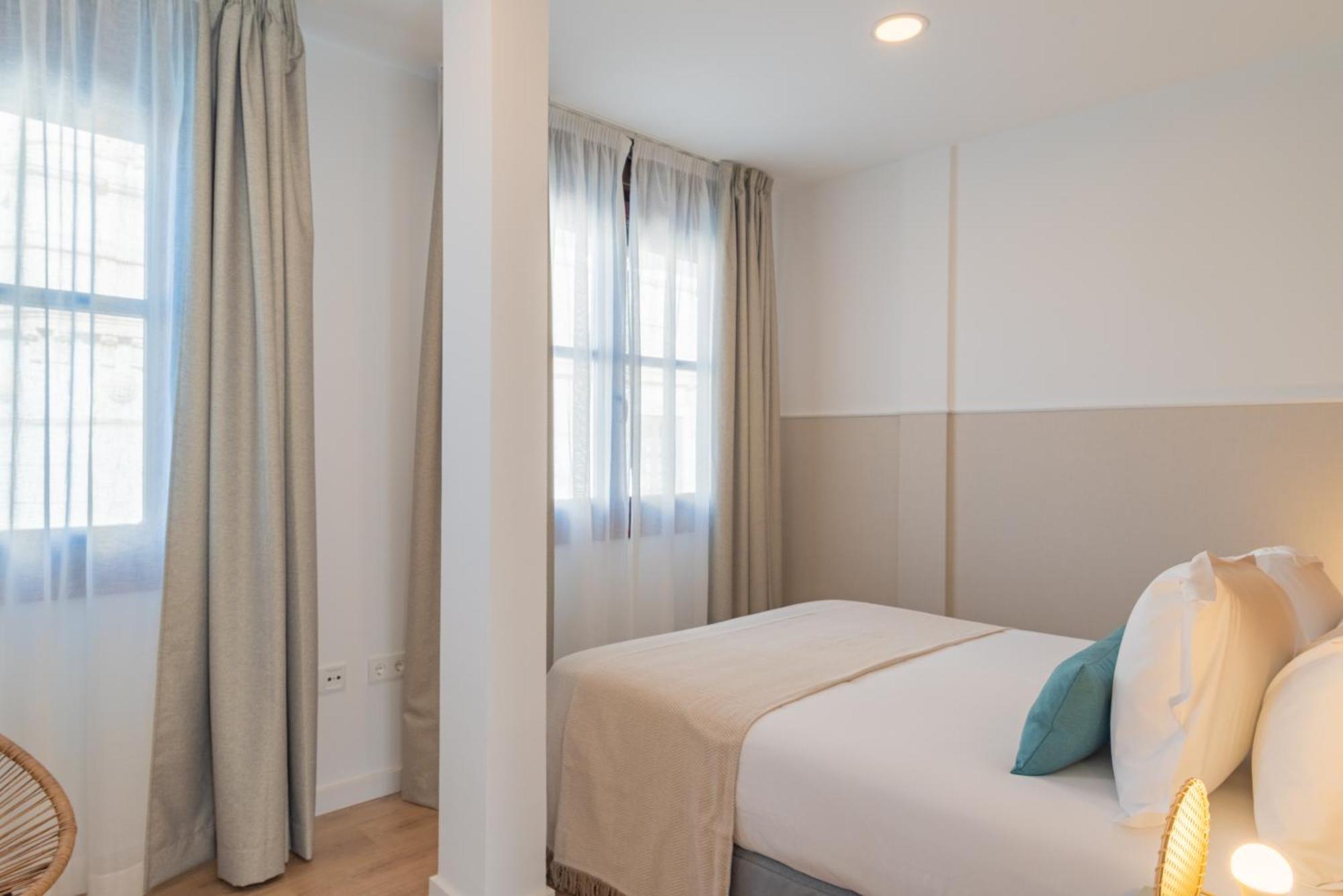 Feelathome Atarazanas Apartments Малага Экстерьер фото
