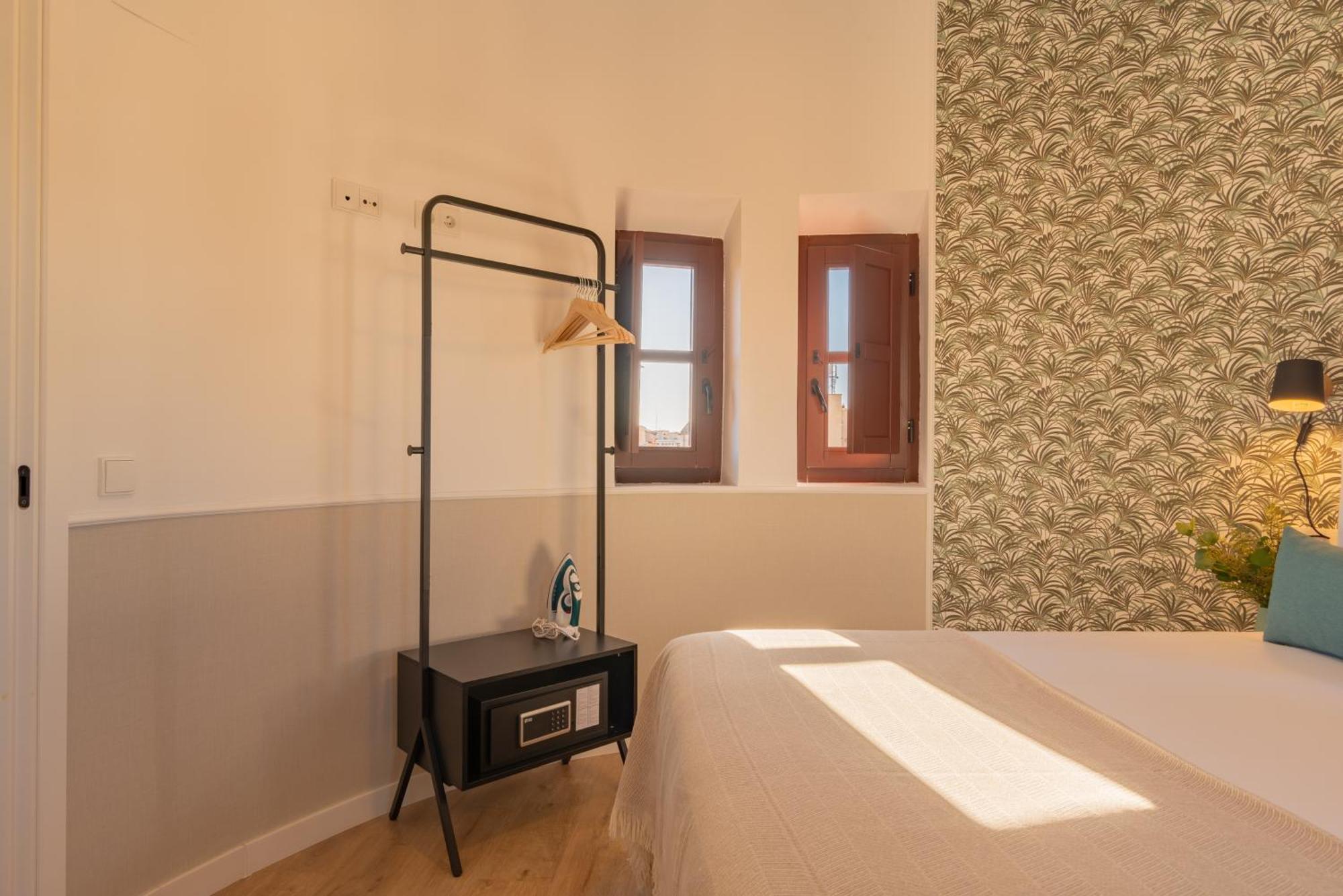 Feelathome Atarazanas Apartments Малага Экстерьер фото