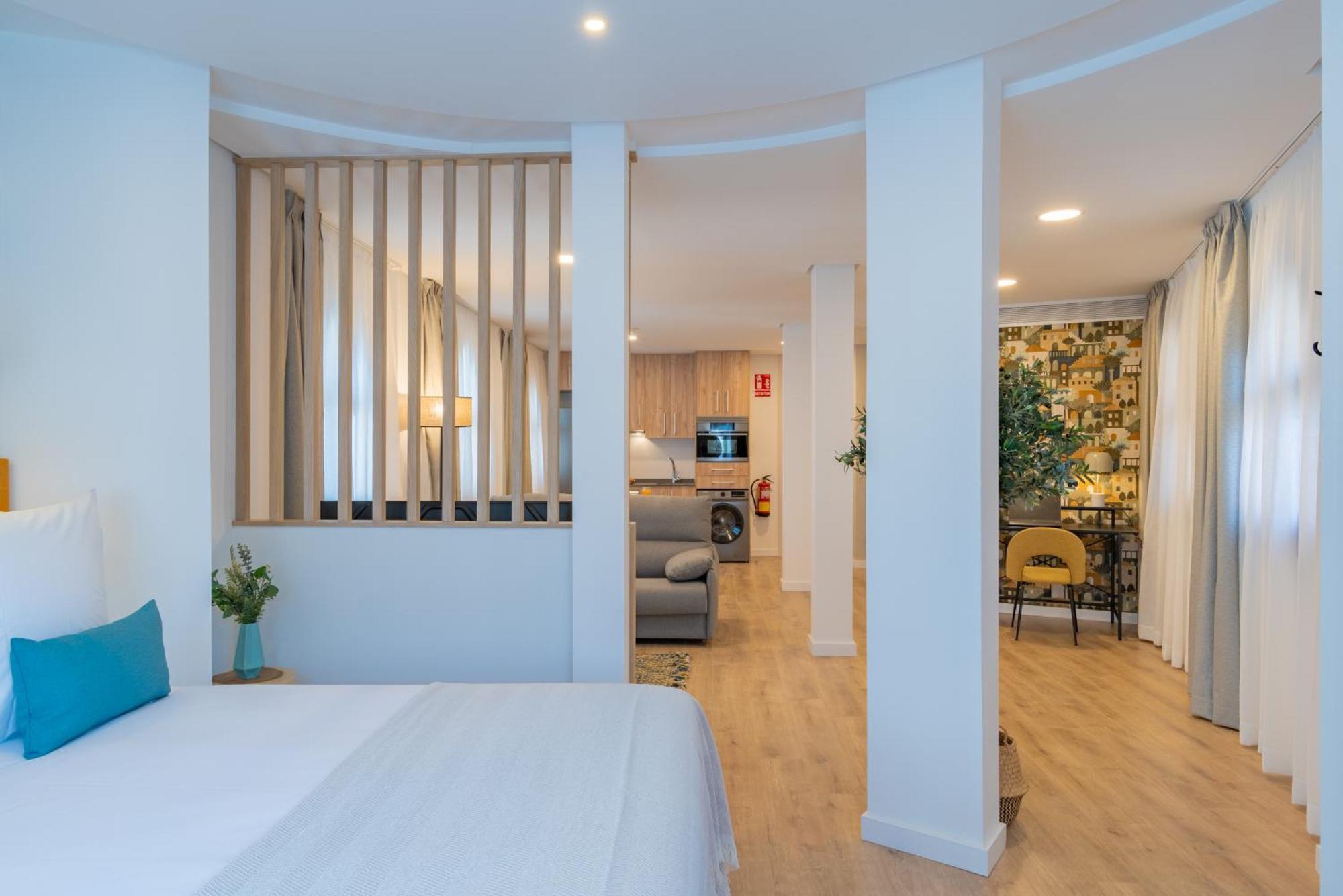 Feelathome Atarazanas Apartments Малага Экстерьер фото