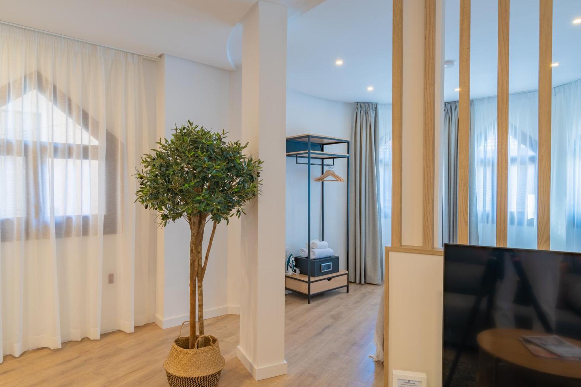 Feelathome Atarazanas Apartments Малага Экстерьер фото