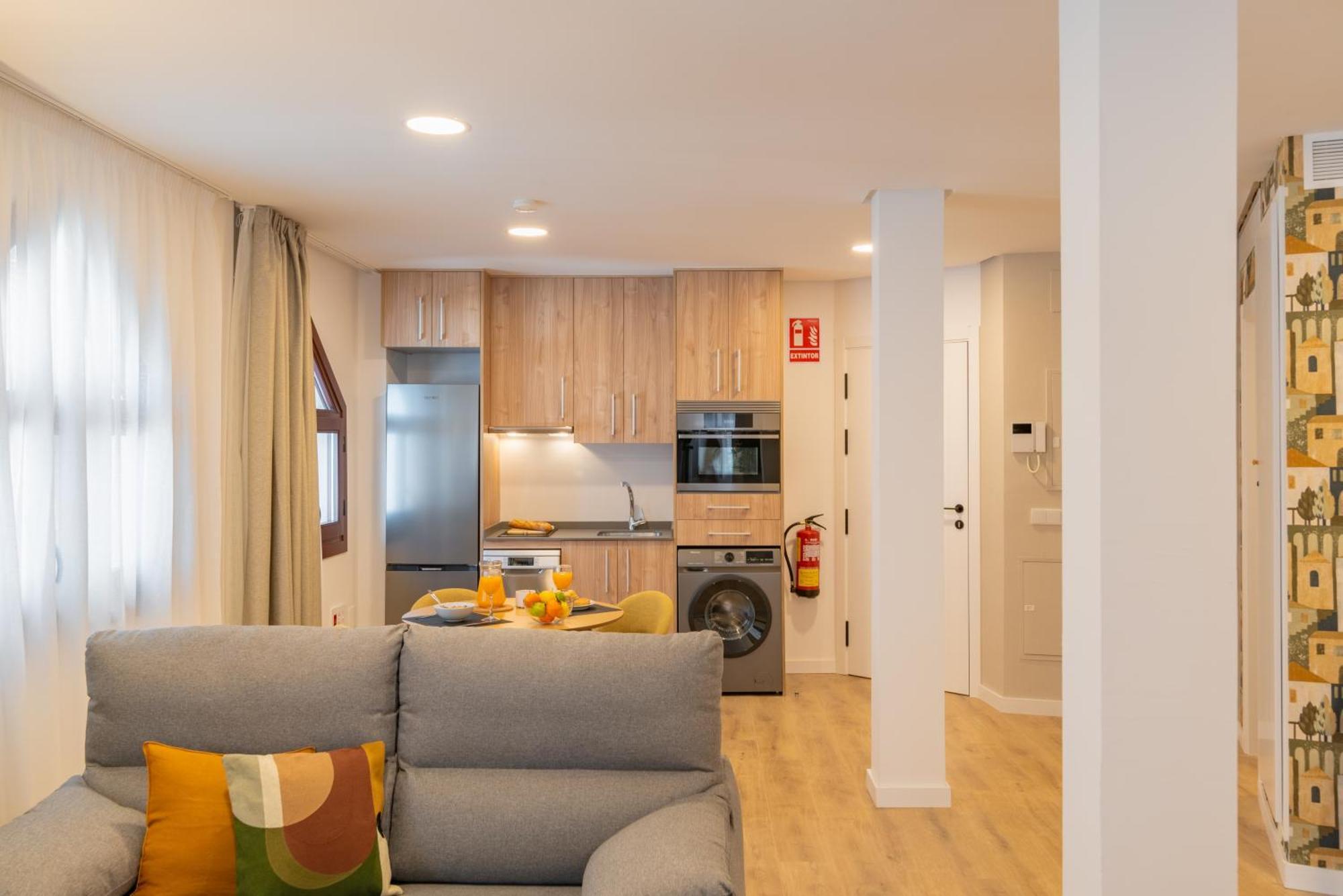 Feelathome Atarazanas Apartments Малага Экстерьер фото